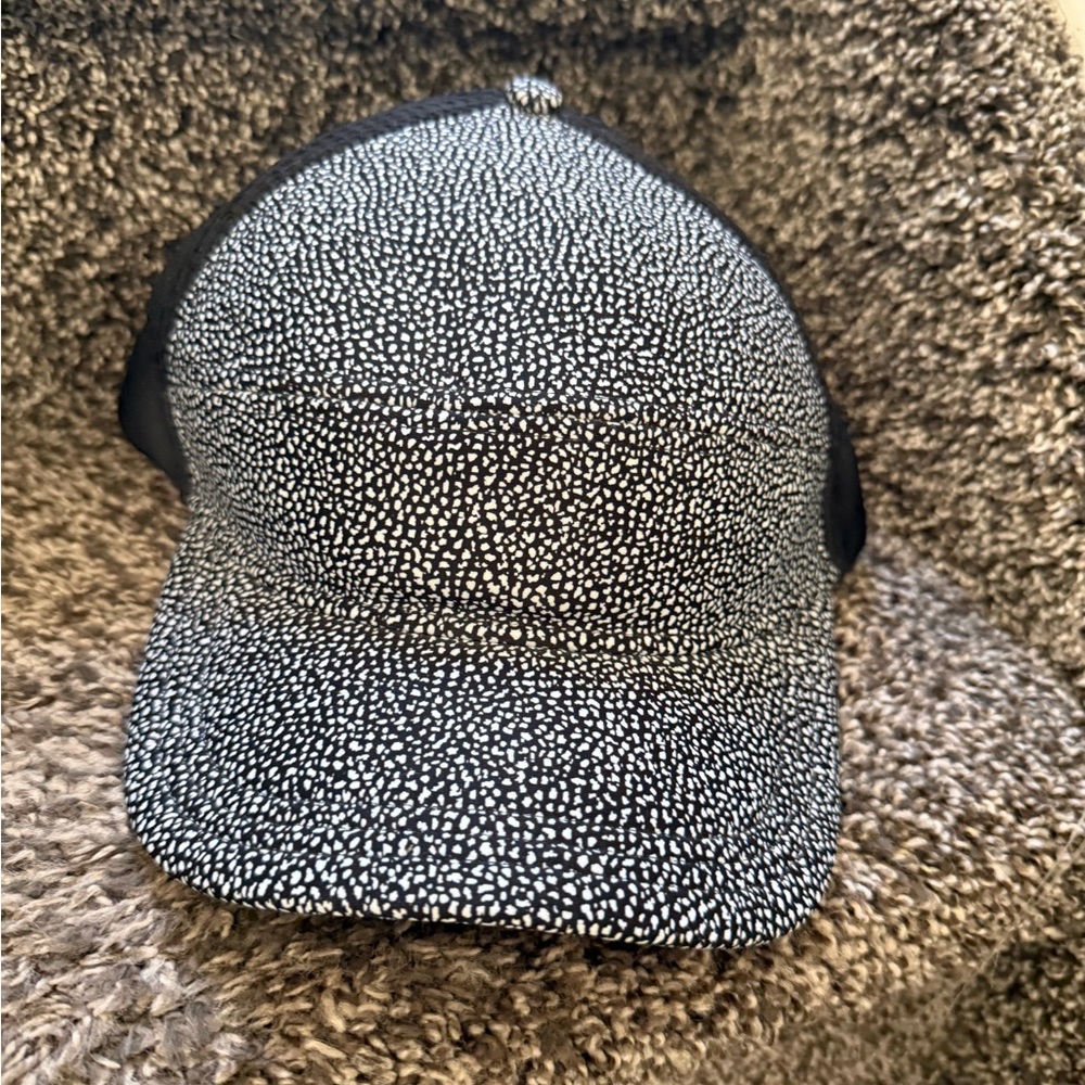 lululemon athletica Monochrome Patterned Hat/Black & White